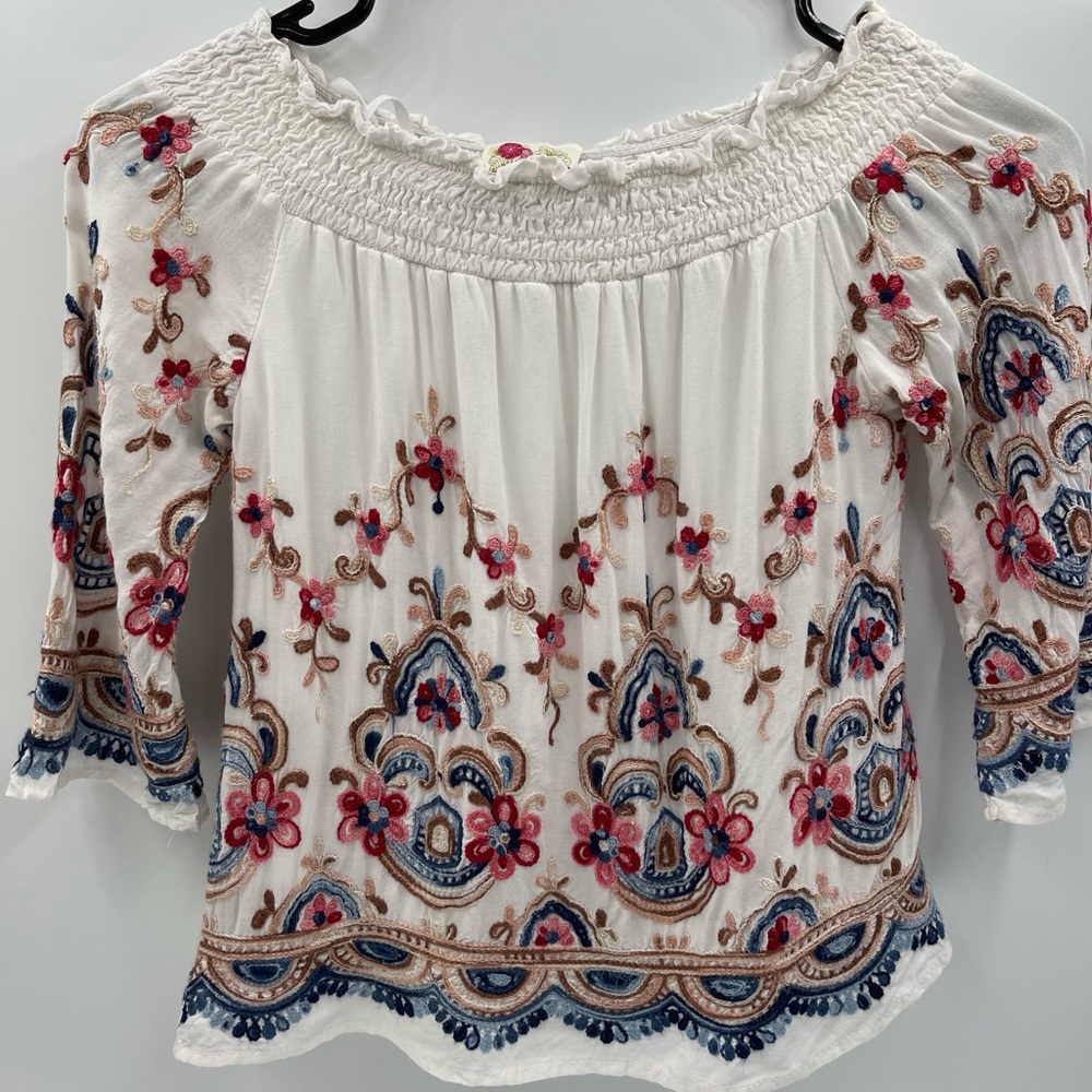 Kiddo by Katie spring summer adorable white top size sm with embroidered flowers